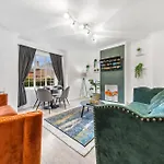 Luxe Stays Jacuzzi - Sleeps 7 - Putney Bridge