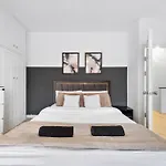 Luxe Stays Jacuzzi - Sleeps 7 - Putney Bridge
