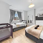 Luxe Stays Jacuzzi - Sleeps 7 - Putney Bridge