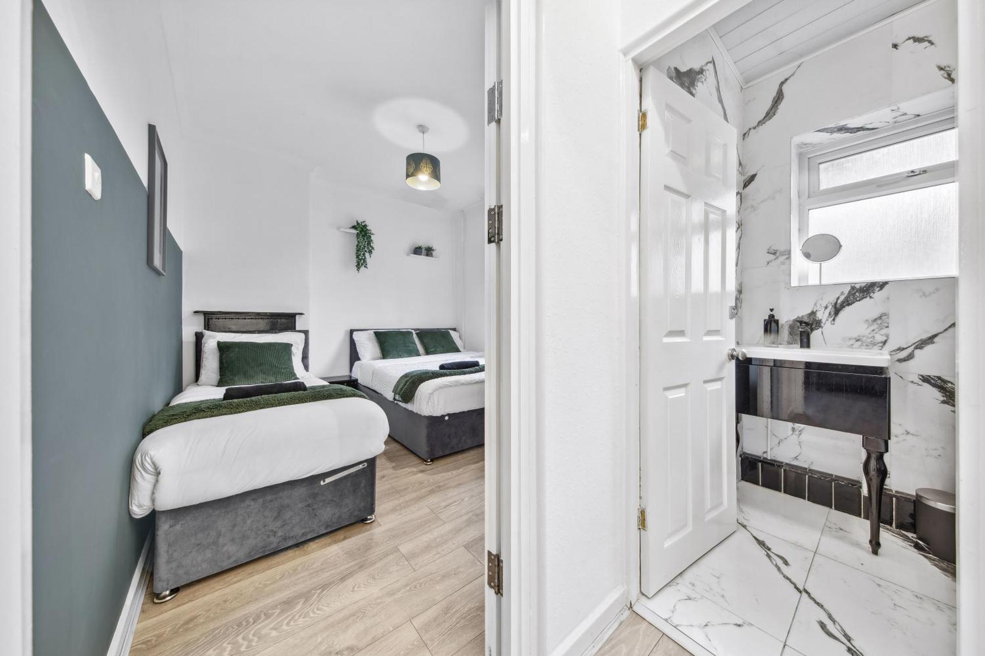 Luxe Jacuzzi - Sleeps 7 - Putney Bridge Casa vacanze Londra