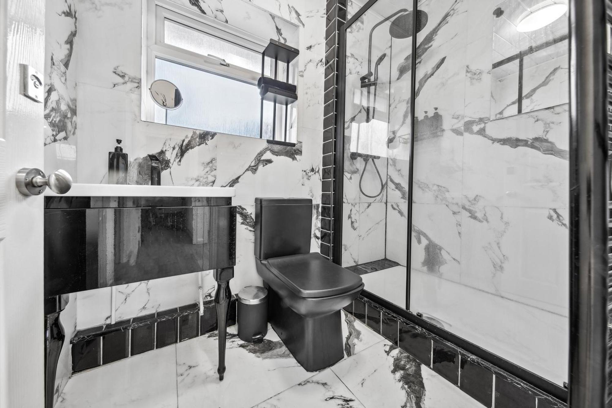Luxe Jacuzzi - Sleeps 7 - Putney Bridge *